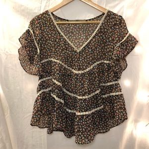 flouncy & girly floral/crochet trimmed blouss